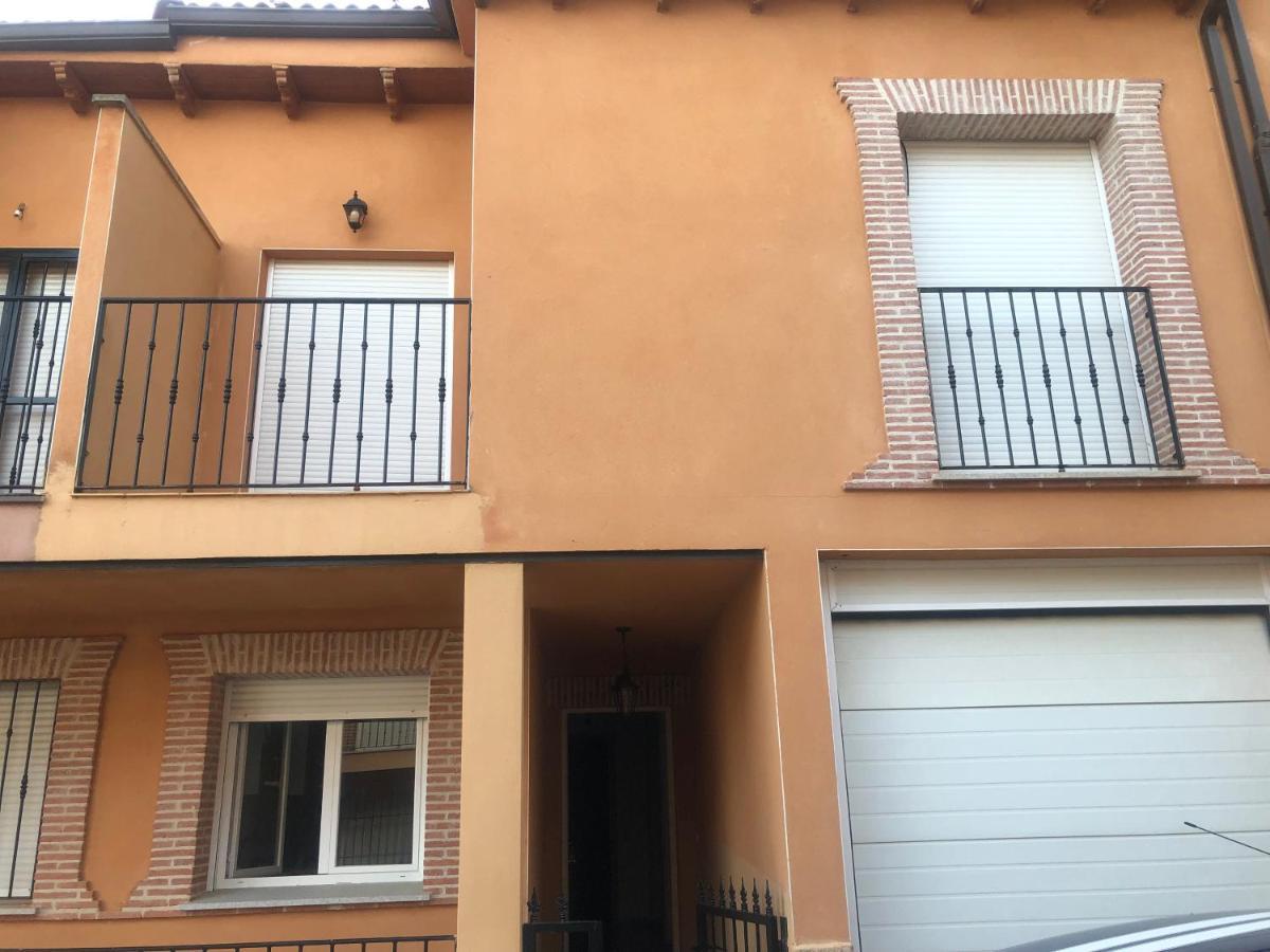Vut La Taberna I Villa Poyales Del Hoyo Bagian luar foto