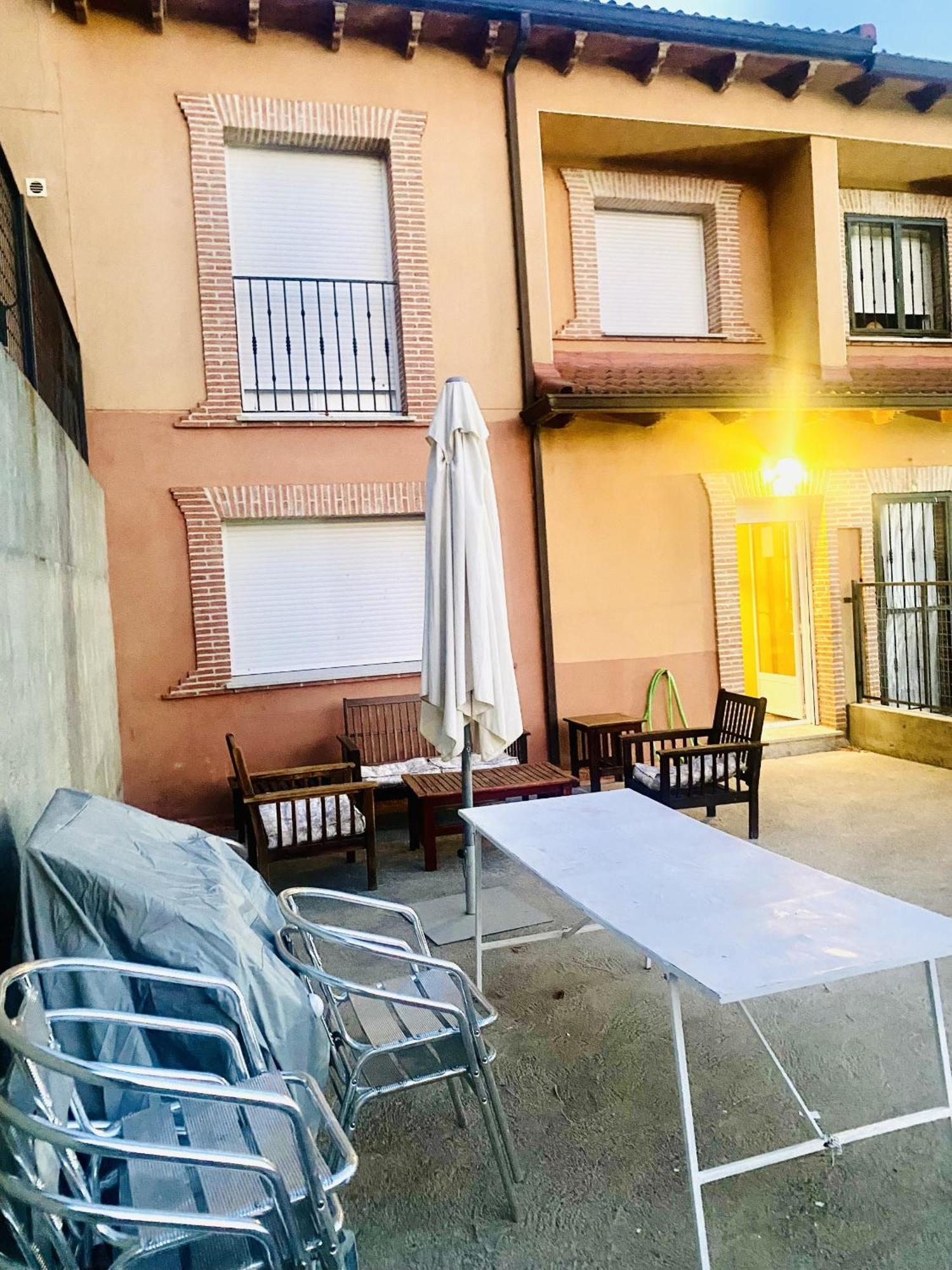 Vut La Taberna I Villa Poyales Del Hoyo Bagian luar foto